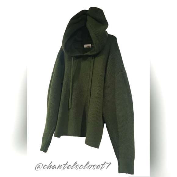 Lucky Brand Sweaters - 🏷 2 for $20!!🏷Lucky Brand - Army Green Hoodie Sweater-Large Size - Winter Wear